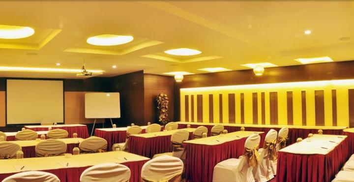 The Arcadia Hotel โคอิมบาทอร์ ภายนอก รูปภาพ