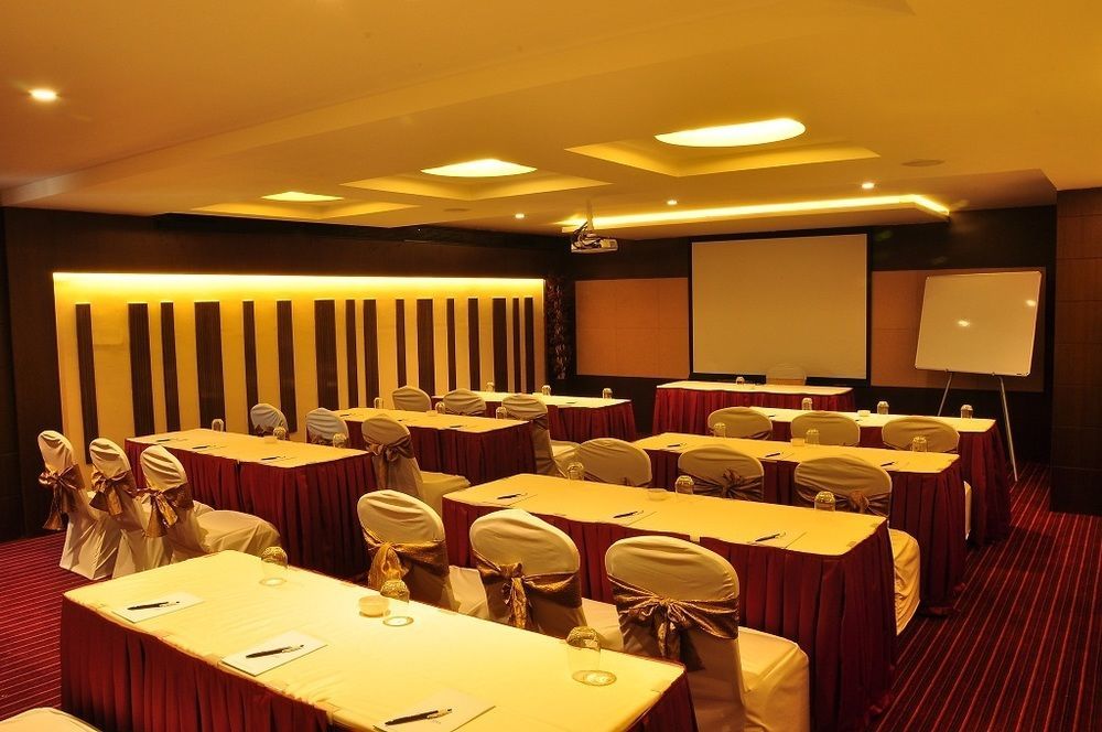 The Arcadia Hotel โคอิมบาทอร์ ภายนอก รูปภาพ